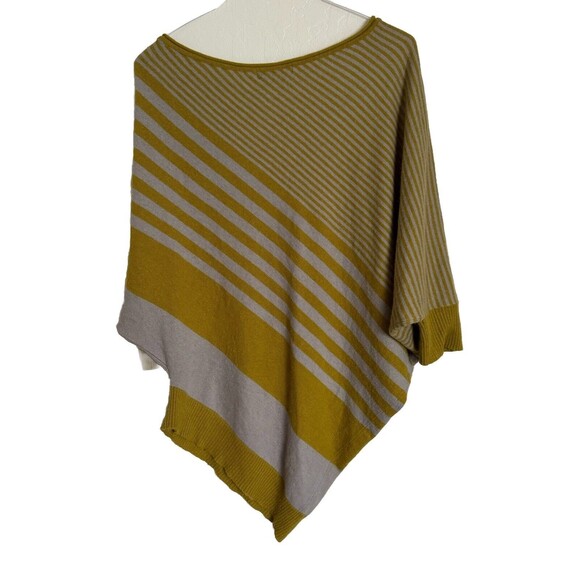 BCBG MAXAZRIA Women’s Asymmetrical Striped Short Sleeve Sweater Size Medium - Picture 2 of 12